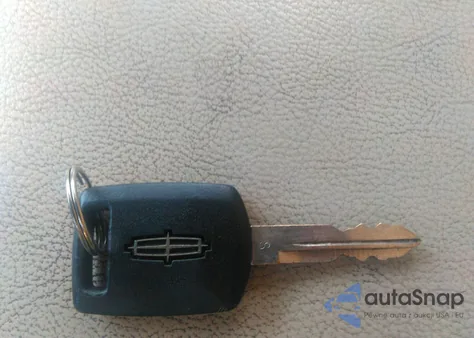 2004 Lincoln Navigator z USA, uszkodzony, nr VIN 5LMFU28RX4LJ40275